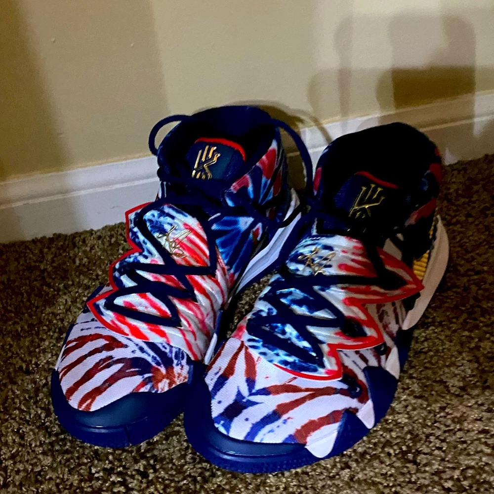 Nike Kyrie Kybird S2 “What the USA” size 5Y GS